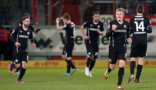 Nicky Adler (r.) erzielte das goldene Tor im Duell gegen die abstiegsbedrohte Arminia