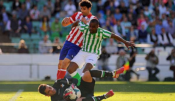 Diego Costa (l.) erzielte gegen Betis seinen 23. Saisontreffer