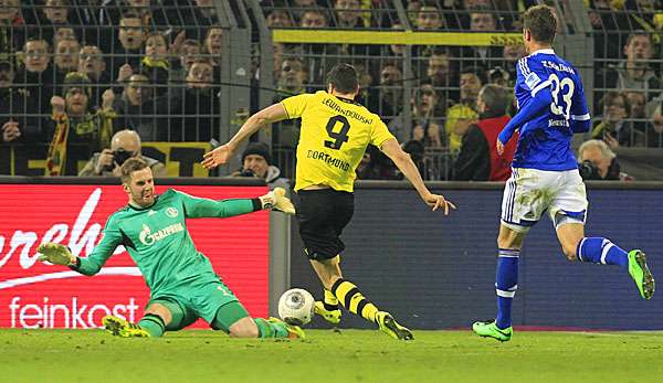 Ralf Fährmann (l.) zeigte gegen den BVB ein überragende Leistung