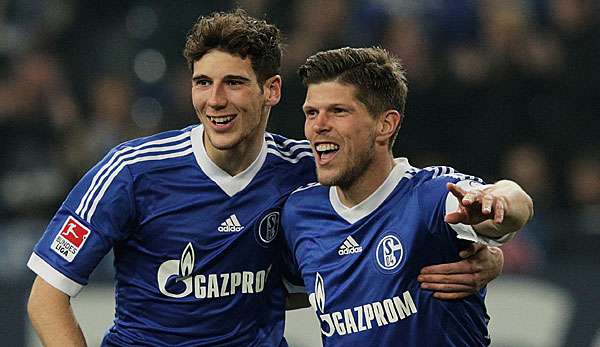 Klaas-Jan Huntelaar und Leon Goretzka (v.r.n.l.) treffen im Sommer auf internationale Gegner