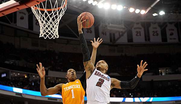 Derrick Gordon (r.) wagt einen mutigen Schritt