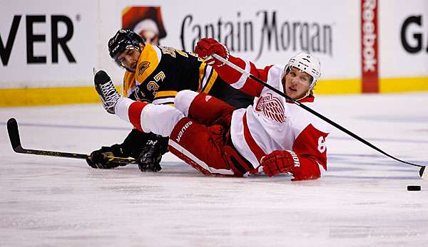 Justin Abdelkader (r.) und die Red Wings gewannen Spiel 1 gegen Boston