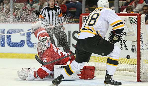 Jordan Caron (r.) traf zum zwischenzeitlichen 2:0 für die Bruins