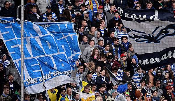 Die Fans des MSV Duisburg zeigen, dass Support auch friedlich ablaufen kann