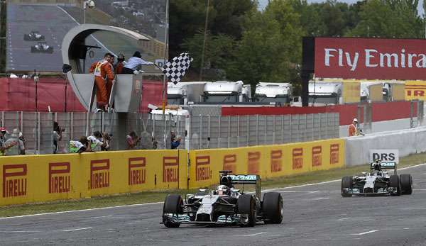 Lewis Hamilton blieb in Barcelona ganz knapp vor Nico Rosberg - vierter Sieg in Folge!