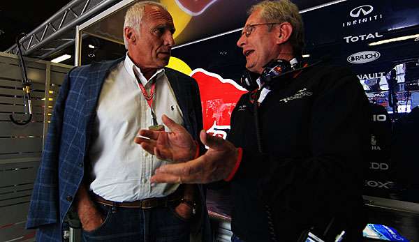 Dietrich Mateschitz (l.) glaubt nicht mehr an eine Titelverteidigung von Red Bull