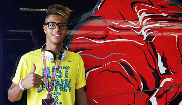 Hachim Mastour spielt bei den Profis mit