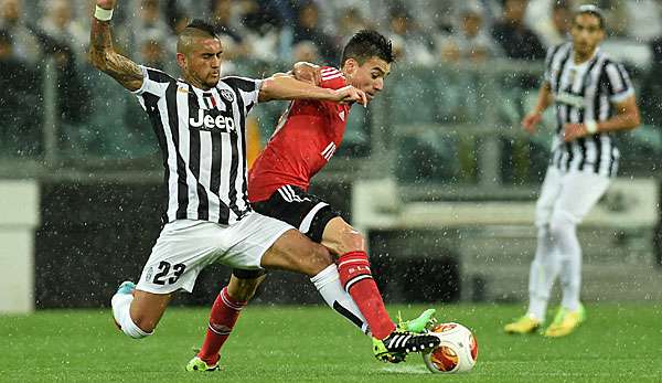 Arturo Vidal (l.) zählt zu den Leistungsträgern bei Juve und Chile