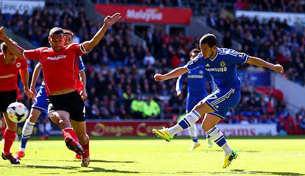 Eden Hazard (r.) hatte Chelsea-Coach Jose Mourinho öffentlich kritisiert