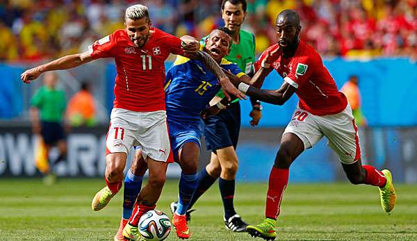 Valon Behrami leitete trotz eines ecuadorianischen Fouls an ihm den entscheidenden Angriff ein