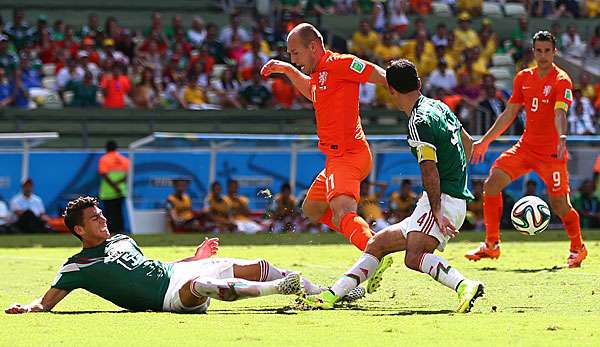 Arjen Robben (M.) gestand eine Schauspieleinalge ein