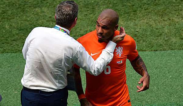 Nigel de Jong (l.) musste gegen Mexiko verletzt ausgewechselt werden