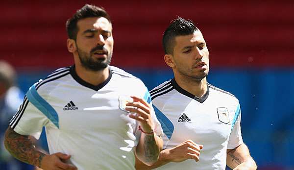 Sergio Agüero (r.) könnte gegen Belgien wieder mit dabei sein