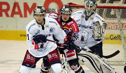 Entwarnung bei Düsseldorfs Daniel Kreutzer (m., hier im Spiel gegen die Eisbären Berlin)