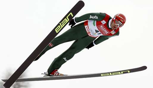 Ronny Ackermann liegt nach dem Springen in Val di Fiemme in Führung