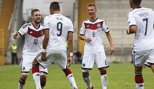 Marc Stendera (l.) bereitete das 1:0 vor und legte somit den Grundstein zum Sieg