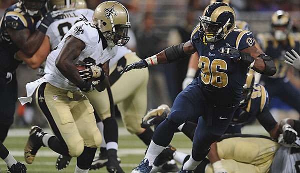 Michael Sam (r.) feierte sein Debüt in der NFL