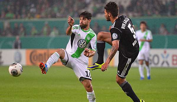 Mössmer (r., im September 2013 gegen den damaligen Wolfsburger Diego) wechselt nach Nürnberg