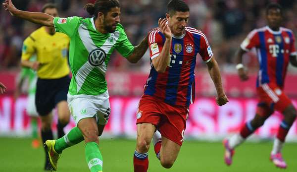 Robert Lewandowski (r.) blieb bei seinem Bundesliga-Debüt für München ohne Torerfolg
