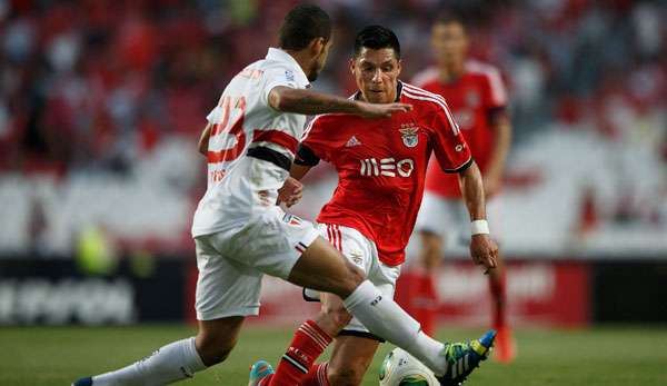 Douglas Pereira (l.) wechselt zum FC Barcelona