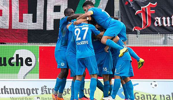 Die Stuttgarter Kickers können Jubeln. Sie sind Tabellenführer in der 3. Liga
