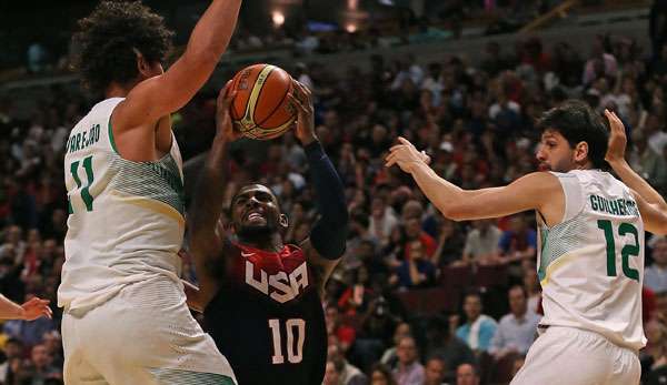 Im Klub vereint, bei der WM Konkurrenten: Clevelands Kyrie Irving (M.) und Anderson Varejao (l.)