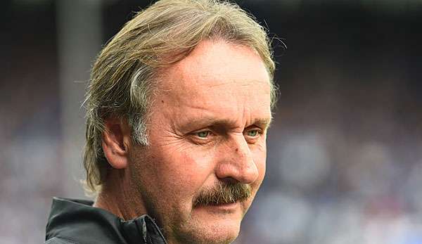 Peter Neururer führt mit dem VfL Bochum die Tabelle an - Leipzig ist Dritter