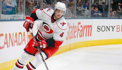Dennis Seidenberg bereitete den 2:1-Siegtreffer der Carolina Hurricanes vor
