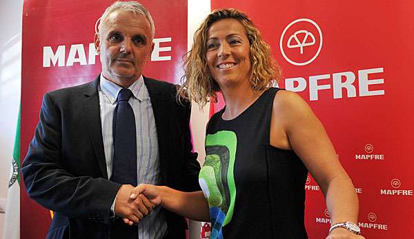 Gala Leon Garcia (r.) bei ihrer Vorstellung mit RFET-Präsident Jose Luis Escanuela