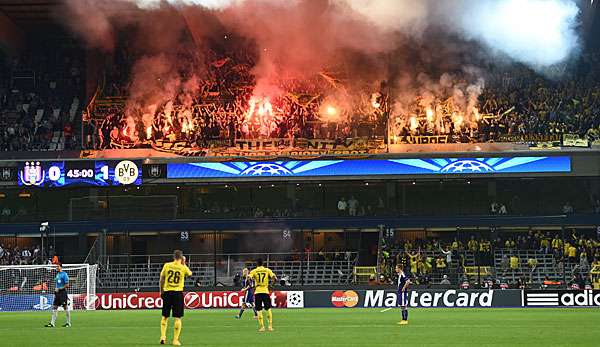 In Anderlecht brannten Dortmunder Fans Bengalos ab