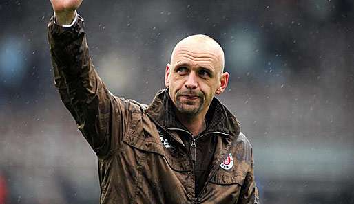 Holger Stanislawski soll bis 2012 die Geschicke des FC St. Pauli lenken