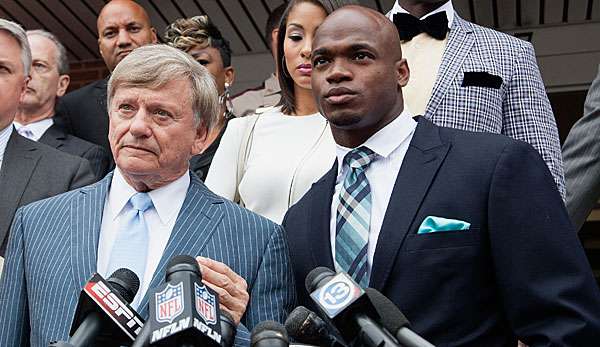 Die Causa Adrian Peterson (r.) sorgt weiterhin für viele Diskussionen
