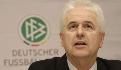 Lehrwart Eugen Strigel hat kein Verständnis für das "Doppelgelb" von Thomas Metzen
