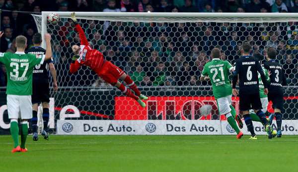 Der passt genau. Zlatko Junuzovic läutet den Bremer Sieg furios ein