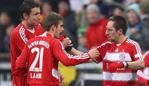 Philipp Lahm und Franck Ribery (ganz links Mark van Bommel) bilden die linke Seite des FC Bayern 