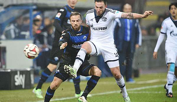 Paderborns Alban Meha (l.) im Zweikampf mit Marco Hoeger