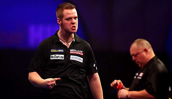 Max Hopp (l.) besiegte in der ersten Runde Mervyn King