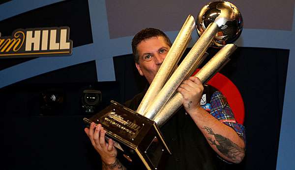 Gary Anderson krönte sich gegen Phil Taylor erstmals zum Weltmeister