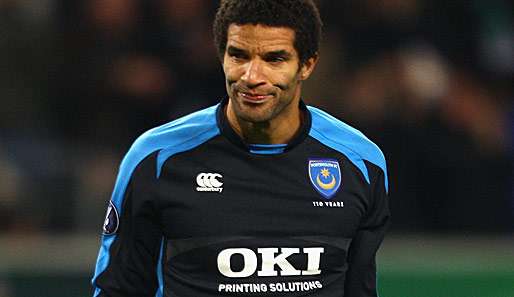 David James ist bedient. Aufgrund seines Fehlers unterlag Portsmouth mit 2:3 und ist ausgeschieden