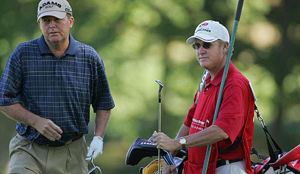 Mike Hicks (r.) führt die Gruppe der klagenden Caddies an