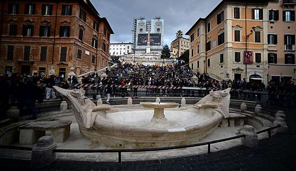 Bei den Ausschreitungen wurde der Bernini-Brunnen beschädigt