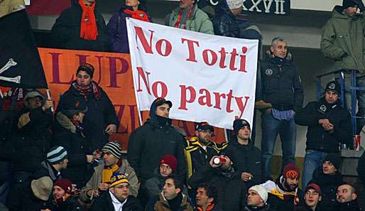 Die Fans des AS Rom feiern Francesco Totti