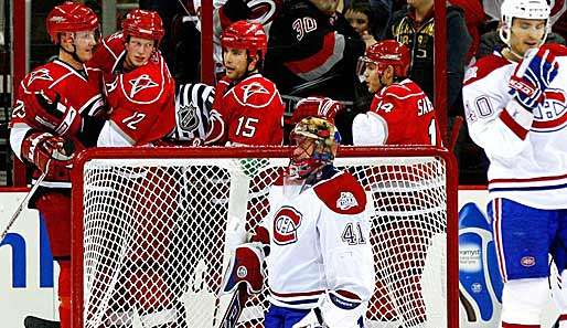 Jubel bei den Carolina Hurricanes beim 3:2 Sieg gegen die Montreal Canadiens