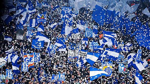 Der Großteil der Schalke-Fans möchte gegen die Ausgliederungspläne vorgehen