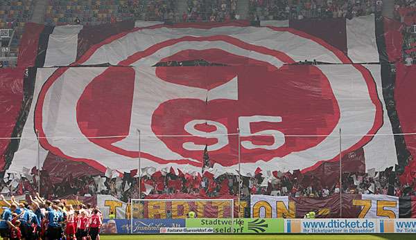 Die Fans von Fortuna Düsseldorf haben ihrem Verein zum 120. Geburtstag ein Überraschung gemacht