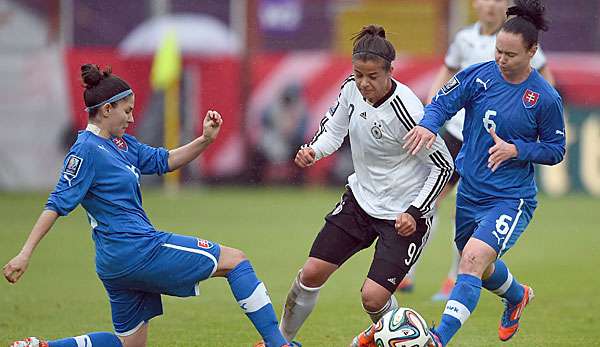 Lena Lotzen (M.) kehrt nach ihrem Kreuzbandriss wieder in der Kader der Nationalmannschaft zurück