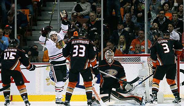Drama-Sieg! Die Chicago Blackhawks feiern den Ausgleich gegen die Anaheim Ducks.