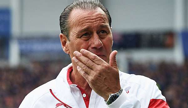 Trotz Klassenerhalt wird Coach Huub Stevens den VfB Stuttgart im Sommer verlassen 