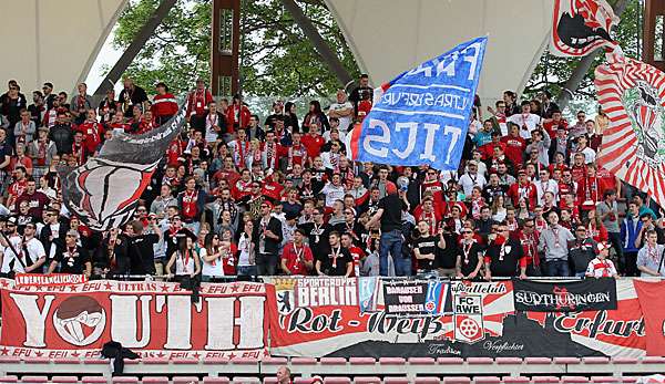 Rot-Weiß Erfurt muss wegen Fanplakaten im Spiel gegen Arminia Bielefeld blechen 