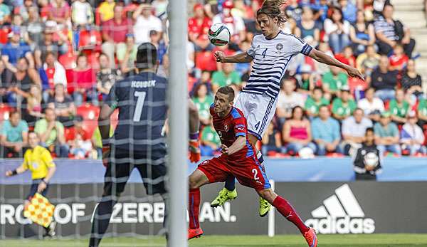 Scores! Jannik Vestergaard (r.) gleicht per Kopf zum zwischenzeitlichen 1:1 aus